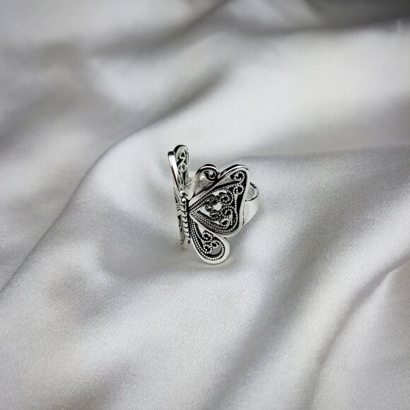 Bold Butterfly Ring - Picture 2 of 3